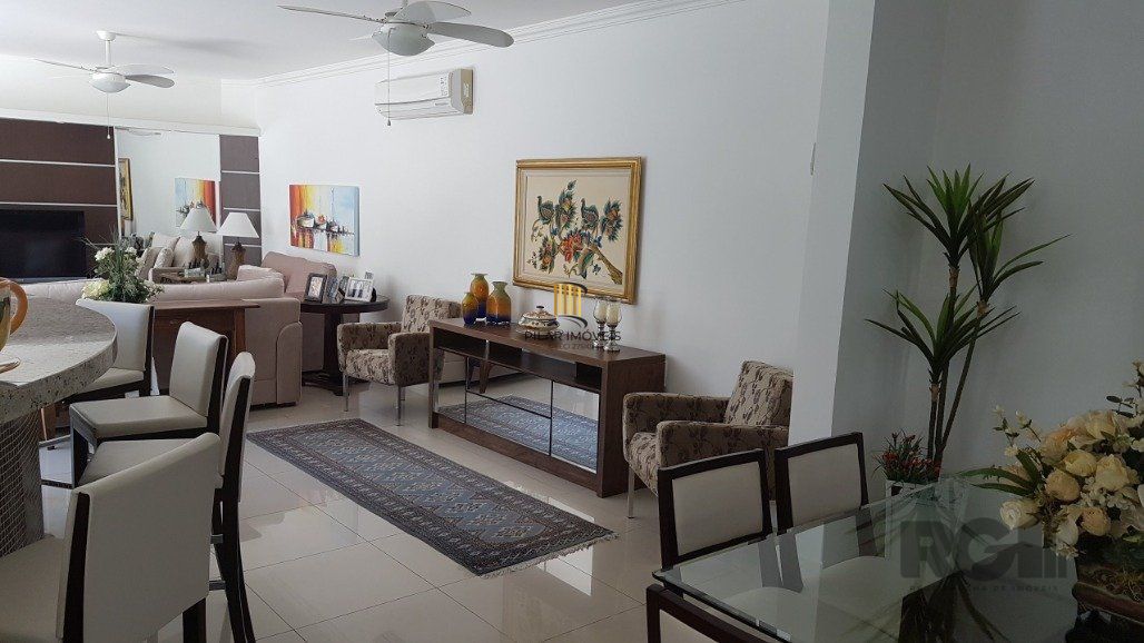 Casa para Comprar  no Condado de Capão com 5 suítes.