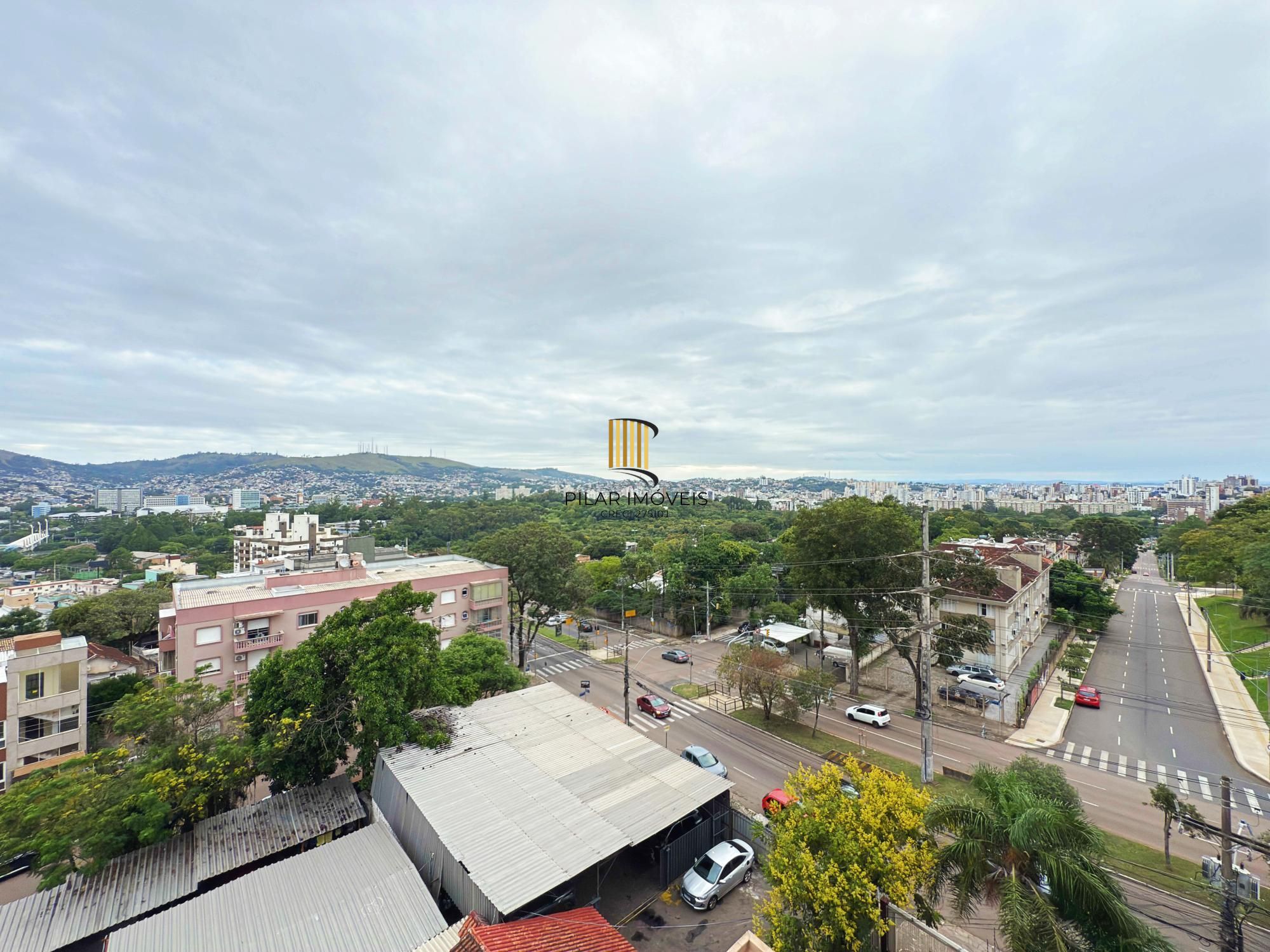 Apartamento 3 Dormitórios com Suíte, Churrasqueira e Excelente Vista Petrópolis