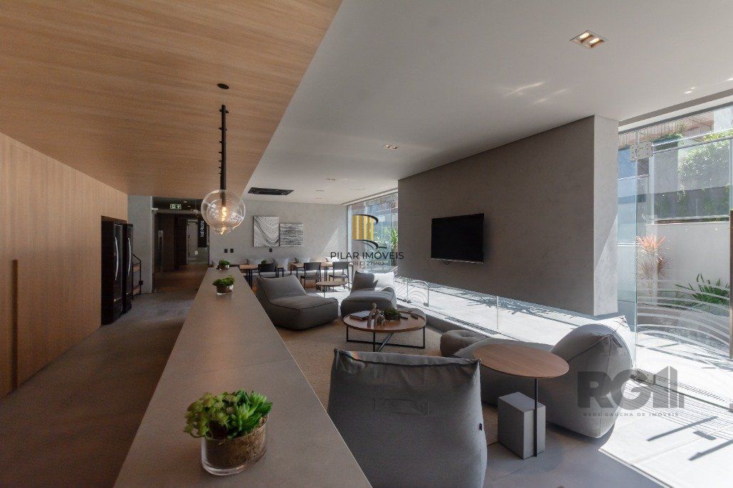 Apto de 3 suítes, andar alto, 115m² privativos com lavabo, cozinha americana e churrasqueira.