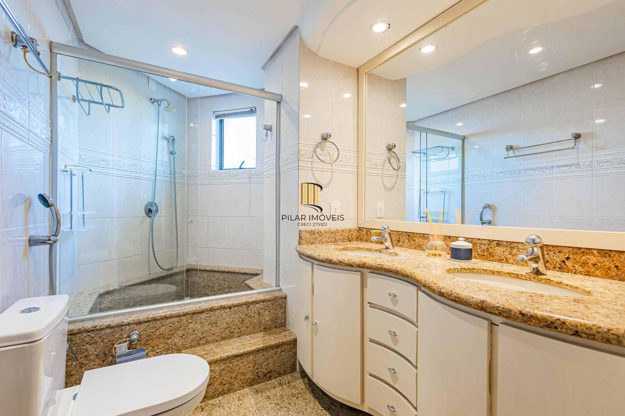 Sofisticação e Conforto em Petrópolis – 231,51m² privativos, 3 dormitórios (1 suíte master) + 3 vagas