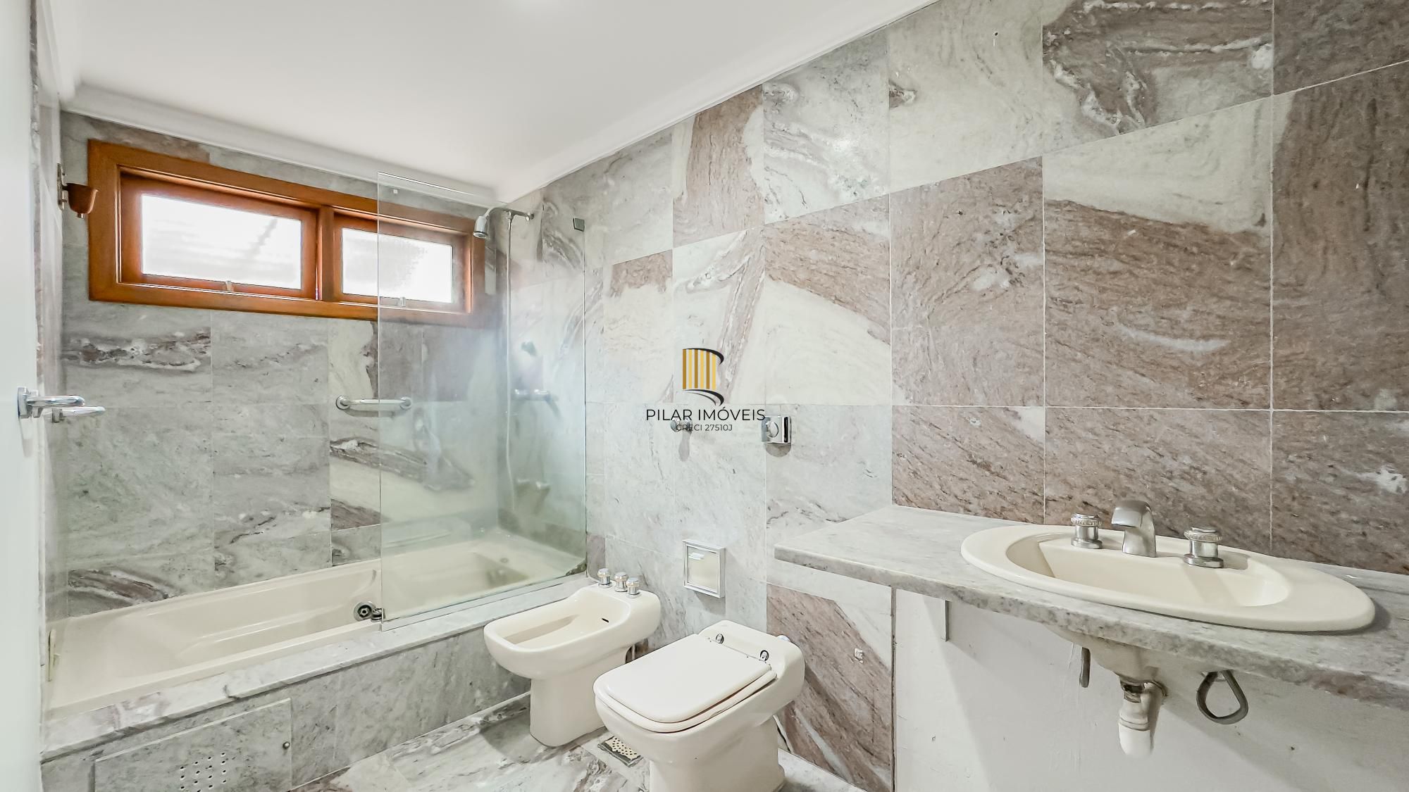 CASA CHACARA DAS PEDRAS 207 METROS , COMPLETAMENTE REFORMADA