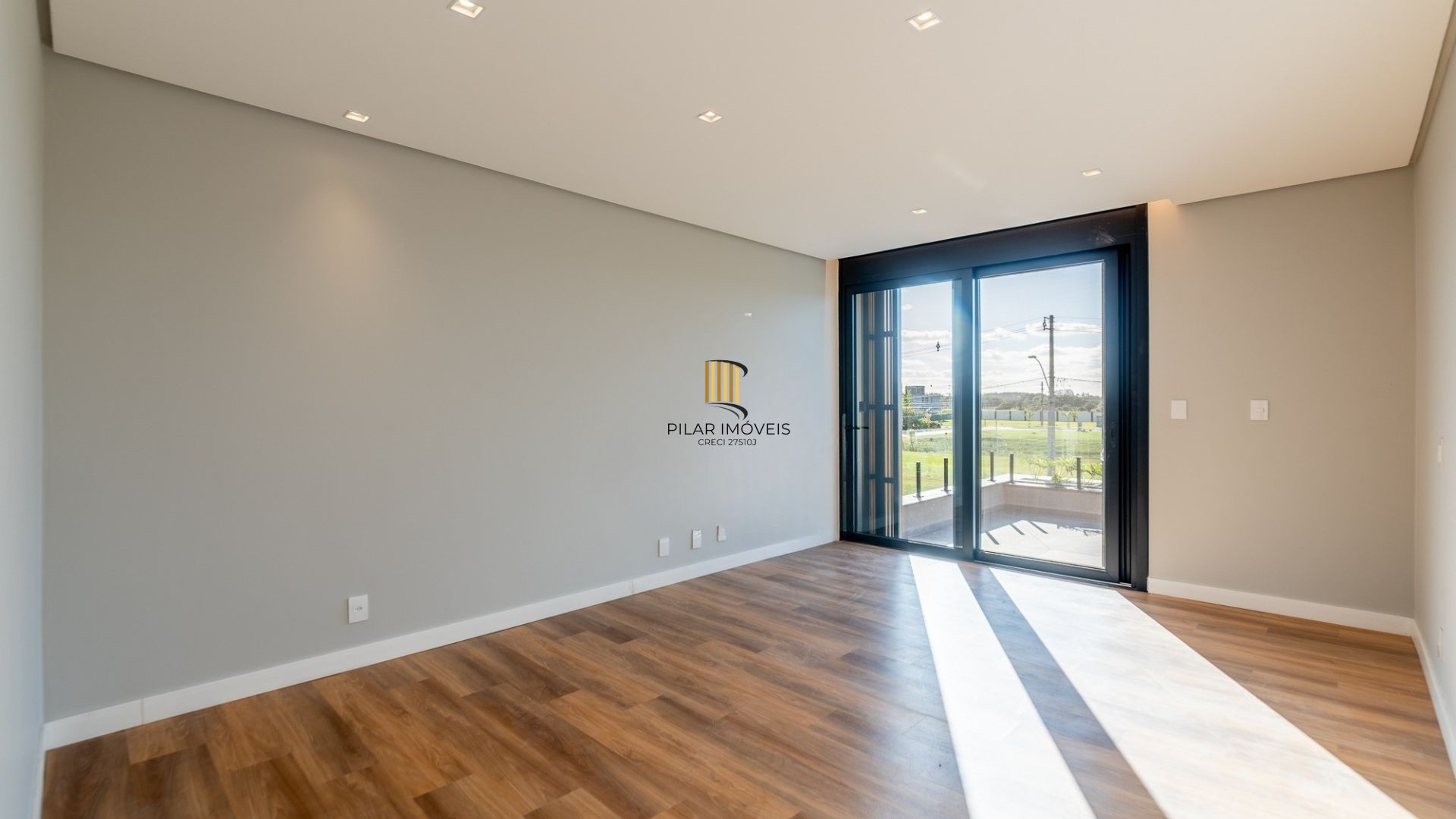 Linda casa para comprar com 4 suites em condomínio TOP