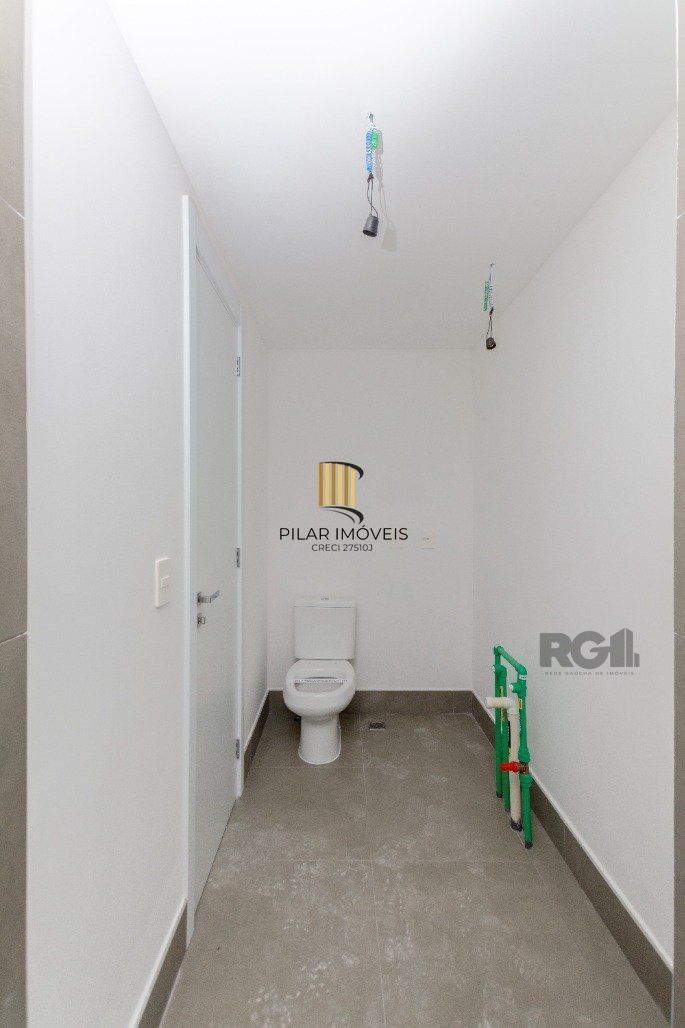 Apto de 3 suítes, andar alto, 115m² privativos com lavabo, cozinha americana e churrasqueira.
