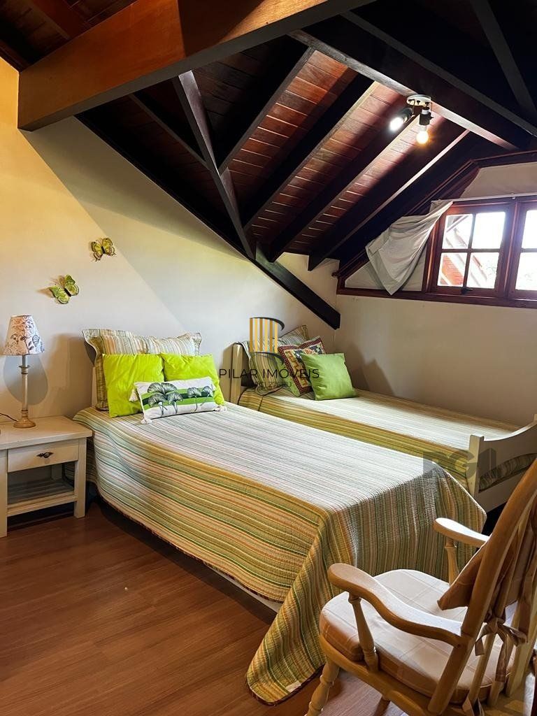 Cobertura duplex com 2 suítes e uma vaga para Comprar em Gramado.