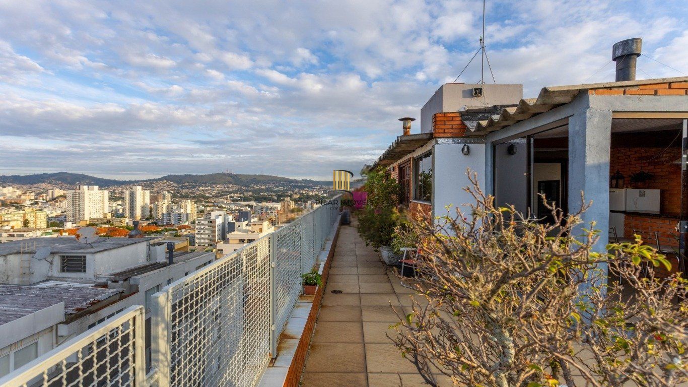 Cobertura com Piscina e Churrasqueira no Petrópolis – 240m² Privativos