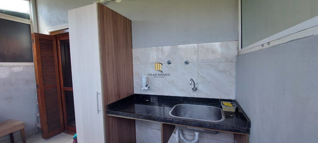 Boletto Imóveis vende casa em Canoas , 2 dormitórios, 1 banheiro, 1 lavabo, garagem para 2 carros,  com móveis fixos em MDF, em fino acabamento.