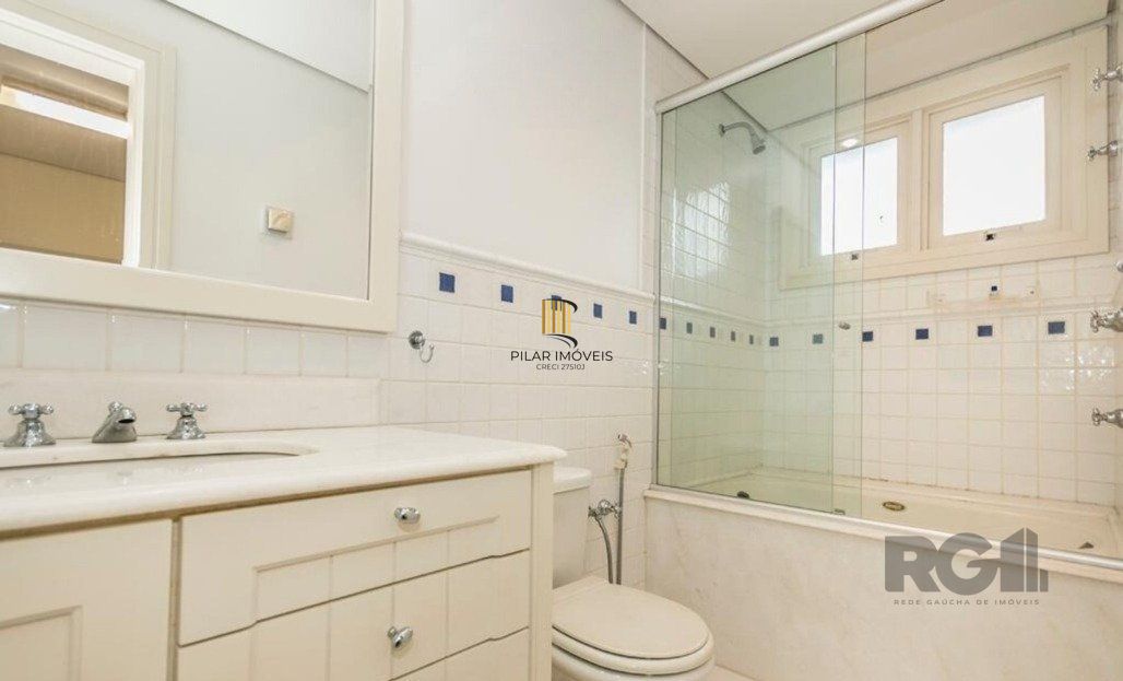 Casa em condomínio à venda no Bairro Três Figueiras.