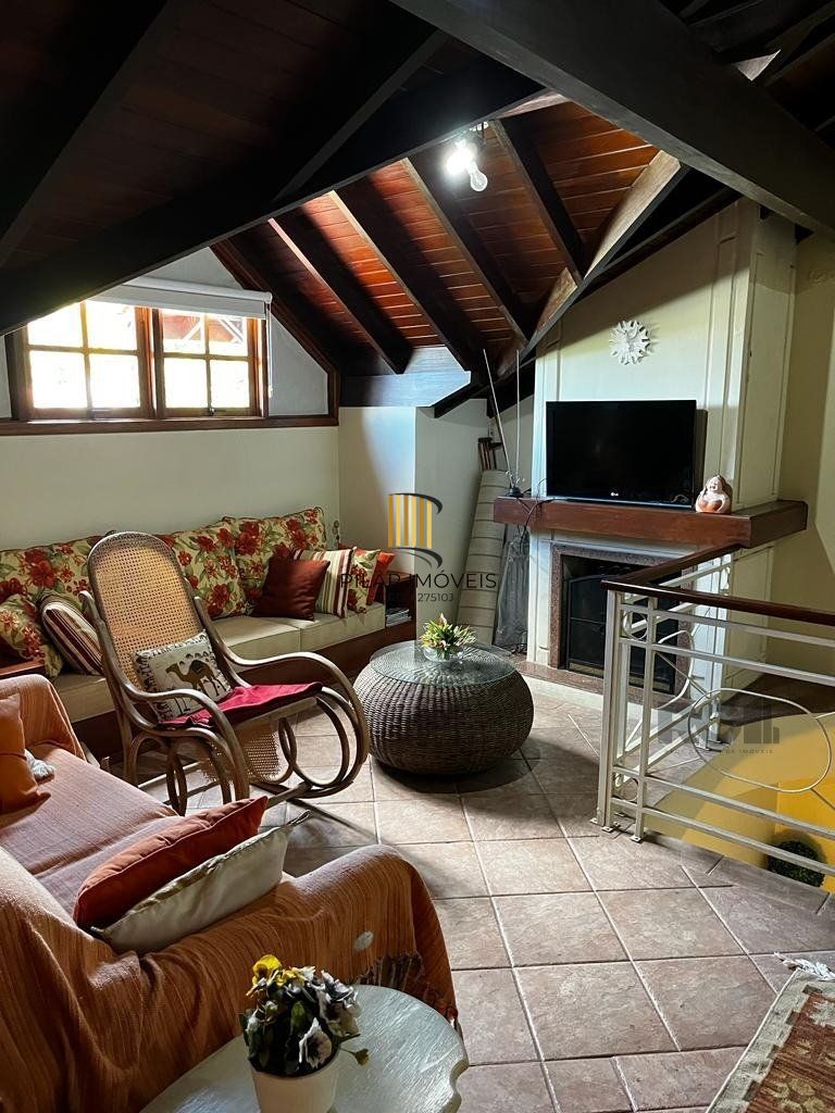 Cobertura duplex com 2 suítes e uma vaga para Comprar em Gramado.