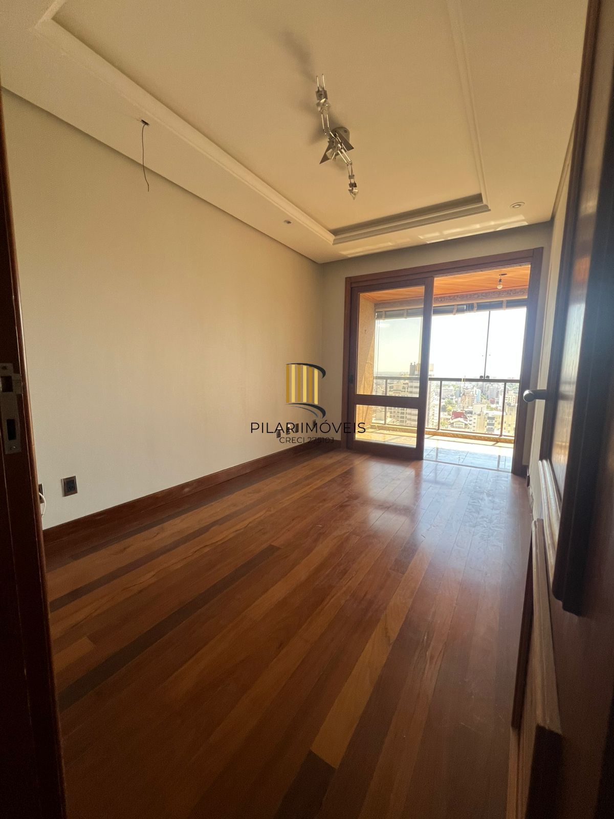 Alto Padrão no Bela Vista: 4 Dorms, Vista Rio, Lareira e 3 Vagas no Ed. Vercelli