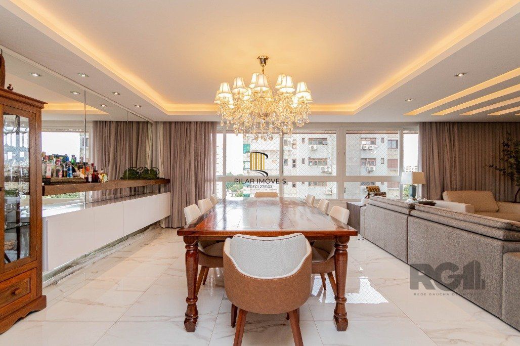 Apartamento com 209 m² privativos sendo 3 suítes, 4 elevadores, 3 vagas de garagens, à venda no bairro Higienópolis