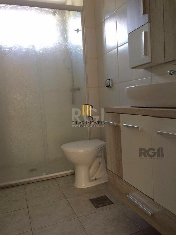 Vende prédio com 3 apartamentos, 9 dormitórios, 3 suíte, 3 salas amplas com churrasqueira, box 6 vaga coberta, 479 m² por R$ 1.200,000,00- São João - Porto Alegre/RS
