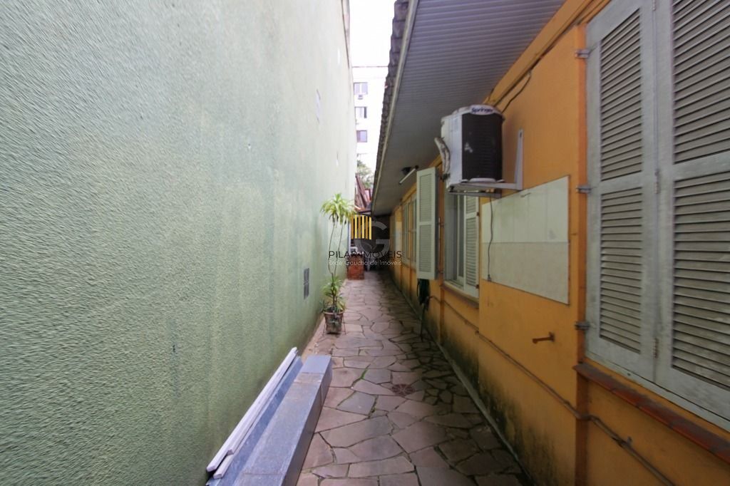 Terreno com Casa Para comprar com 3 dormitórios  111 m²