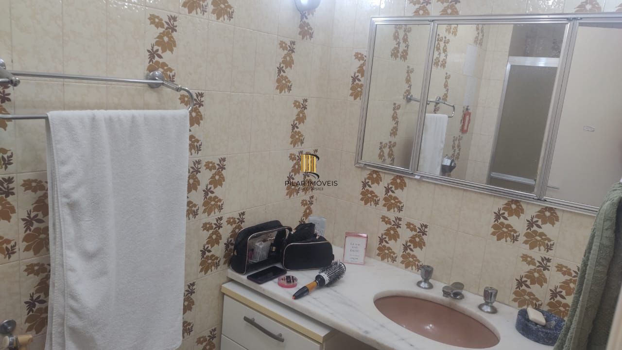 AP, 3 dormitórios, 1 suíte, 3 banheiros, box coberto, frente colégio Militar