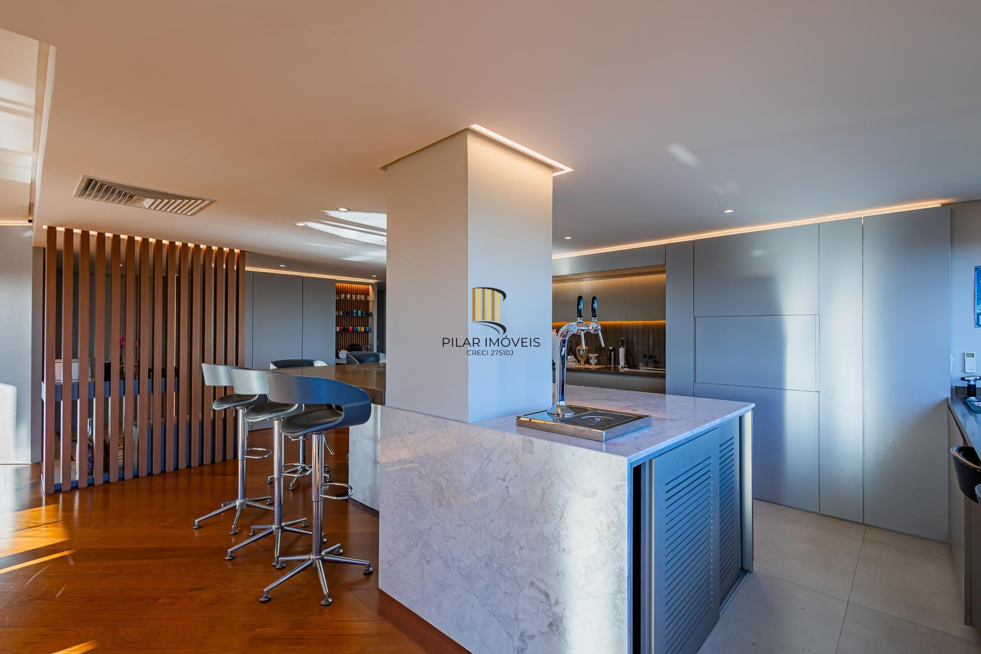 Sofisticação e Conforto em Petrópolis – 231,51m² privativos, 3 dormitórios (1 suíte master) + 3 vagas