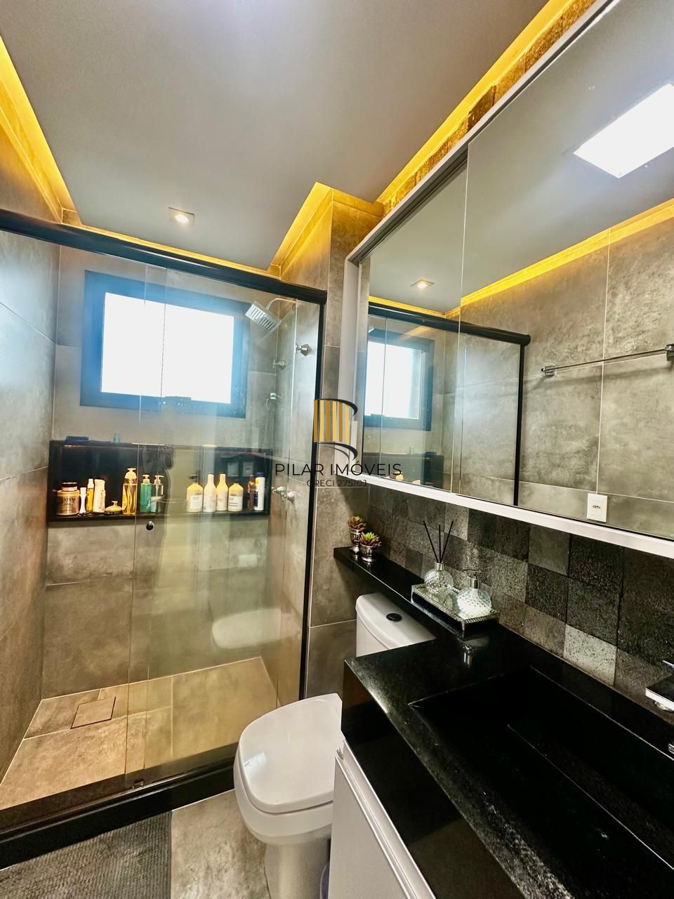 Apartamento com 102m² mobiliado - bairro Passo da Areia - POA/RS