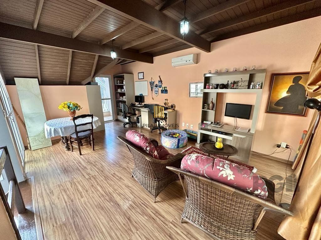 Casa em Condomínio para Comprar no bairro Pedra Redonda com 4 suítes