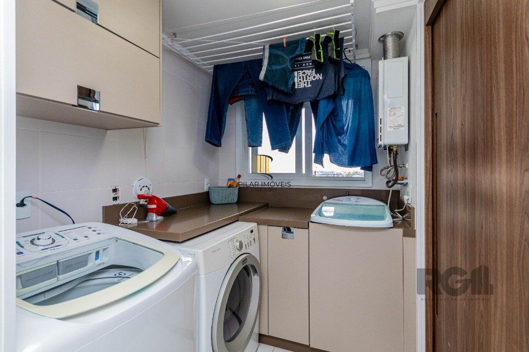 Apartamento com 209 m² privativos sendo 3 suítes, 4 elevadores, 3 vagas de garagens, à venda no bairro Higienópolis
