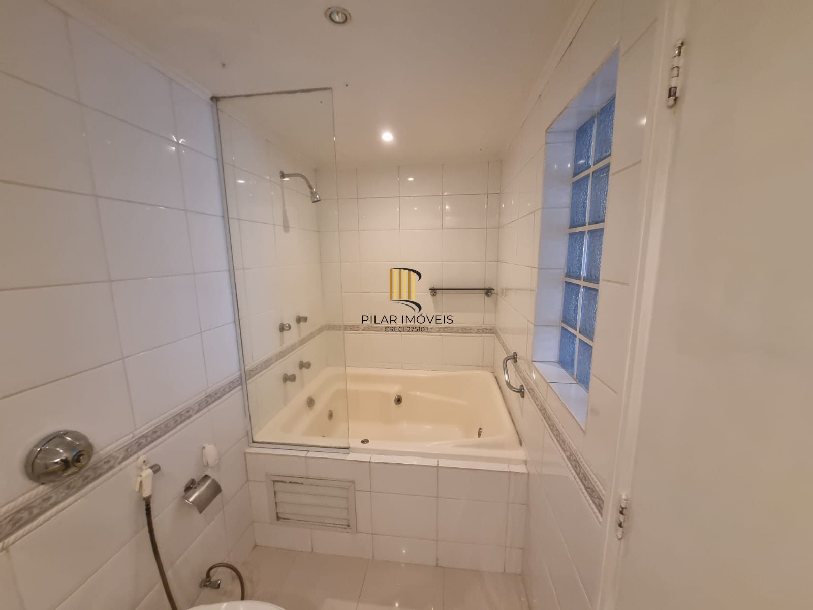 Apto de 3 dormitórios no Mont Serrat com linda vista da cidade e 1 vaga de garagem