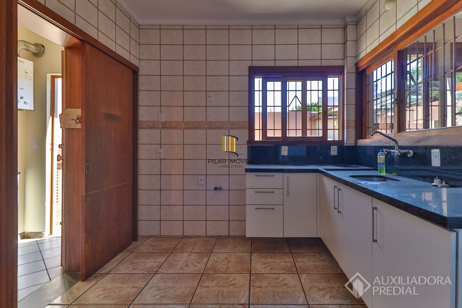 Excelente casa com 5 dormitórios no bairro Cristal