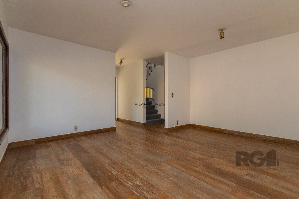 Casa/sobrado para Comprar com 4 dormitórios no bairro  Chácara das Pedras.