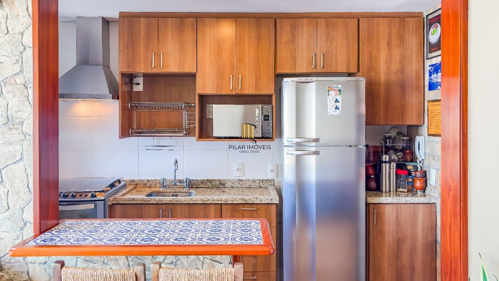 Apartamento totalmente mobiliado com 65m² no bairro Petrópolis!