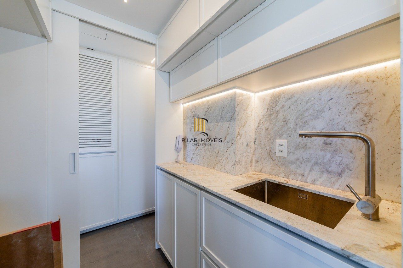 Apartamento novo 3 dormitórios com 2 vagas próximo ao Grêmio Náutico União