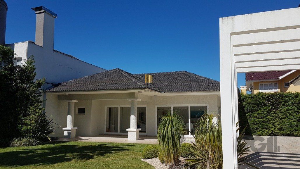 Casa para Comprar  no Condado de Capão com 5 suítes.