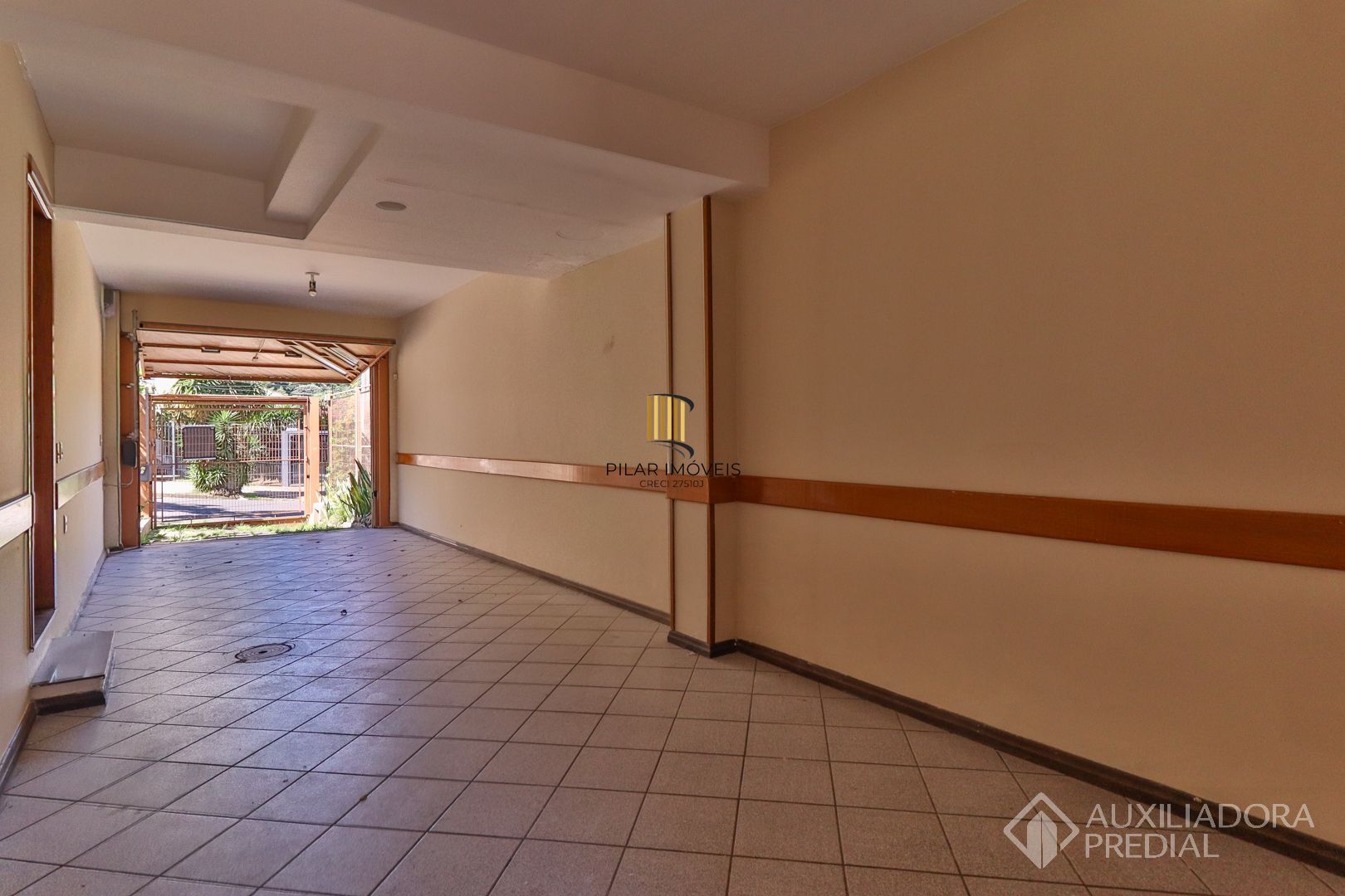 Excelente casa com 5 dormitórios no bairro Cristal