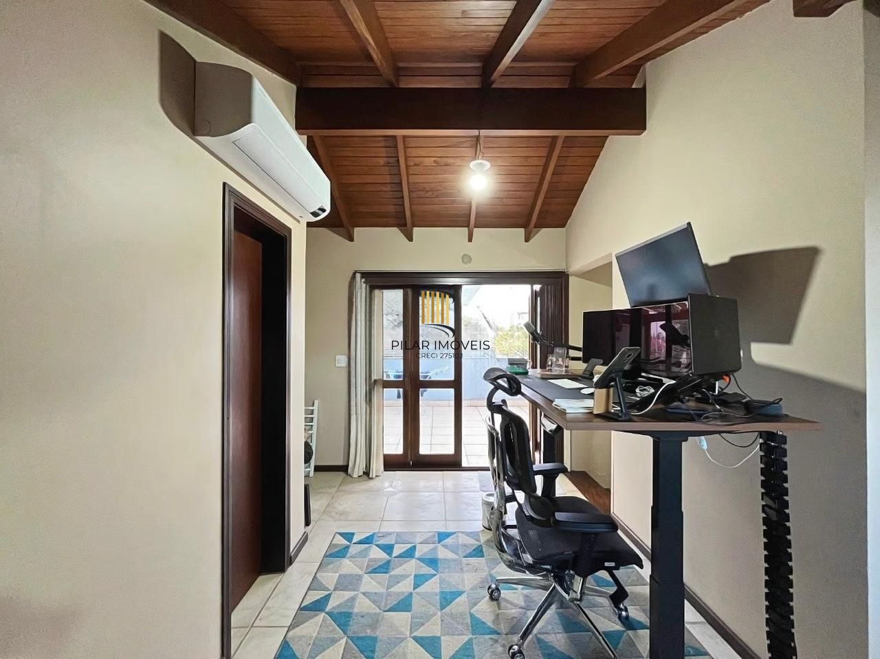 Excelente casa a venda com 3 dormitórios no bairro Tristeza em Porto Alegre.