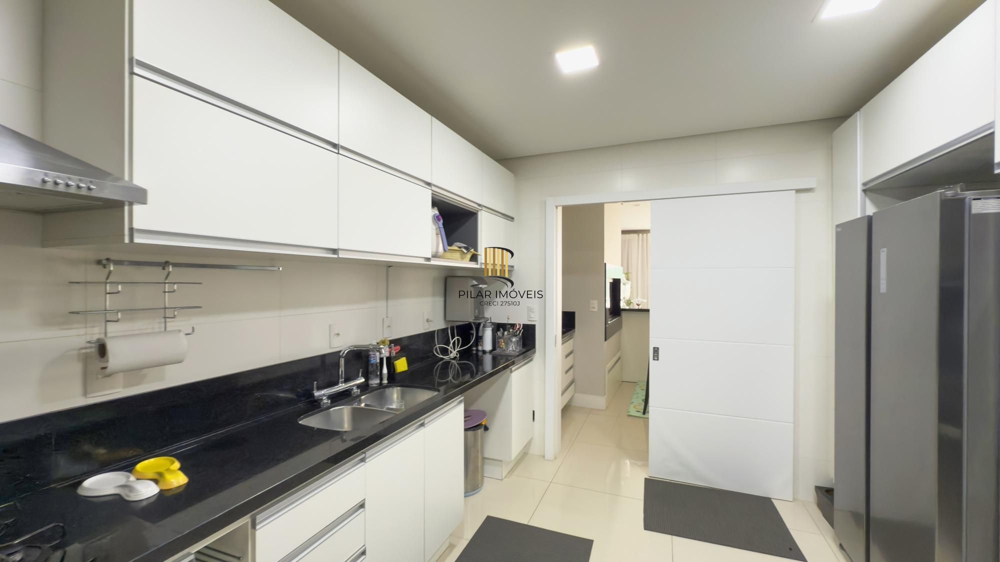 Casa para Comprar com 4 dormitórios, 386 m² - Chácara das Pedras - Porto Alegre