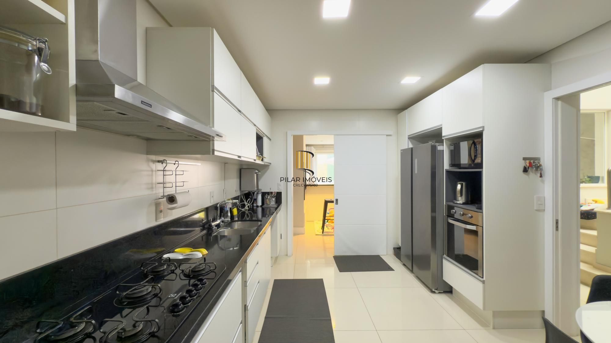 Casa para Comprar com 4 dormitórios, 386 m² - Chácara das Pedras - Porto Alegre