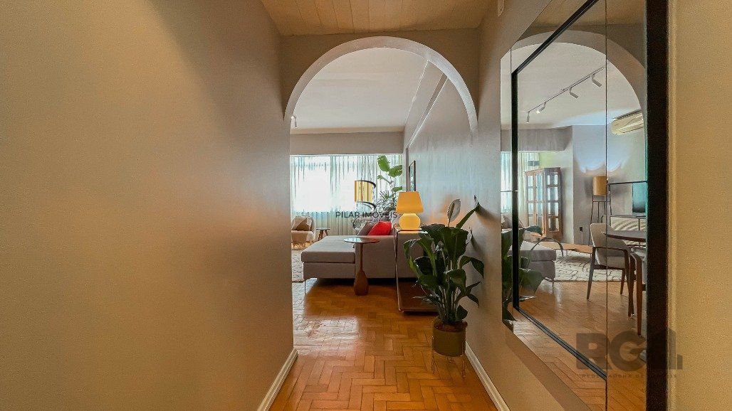 Apartamento para comprar ,  dois dormitórios, 1 vaga de garagem no Centro Histórico.