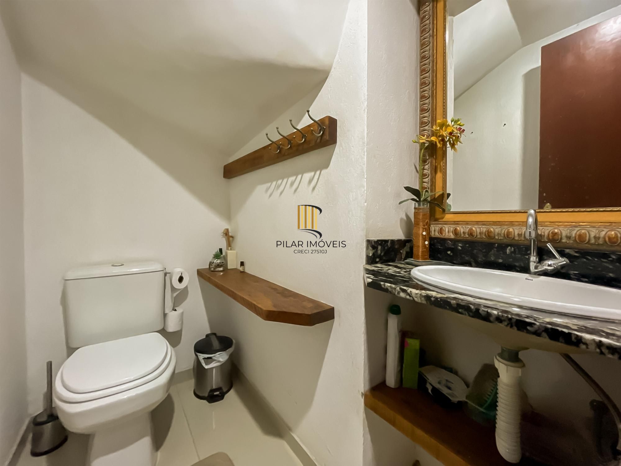 Excelente casa a venda com 3 dormitórios no bairro Tristeza em Porto Alegre.