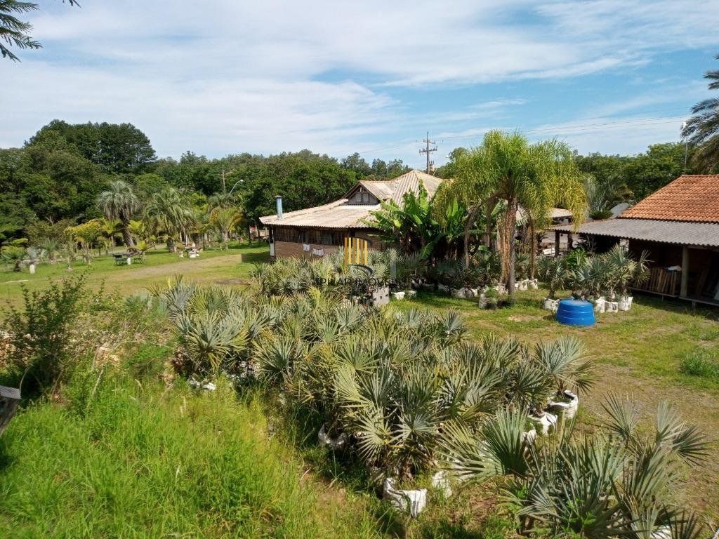 Boletto Imóveis vende Sitio na RS, Com 7 casas, 2 comerciais, excelente local para vários seguimento fácil acesso , rota para gramado, R$3.900,000,00
