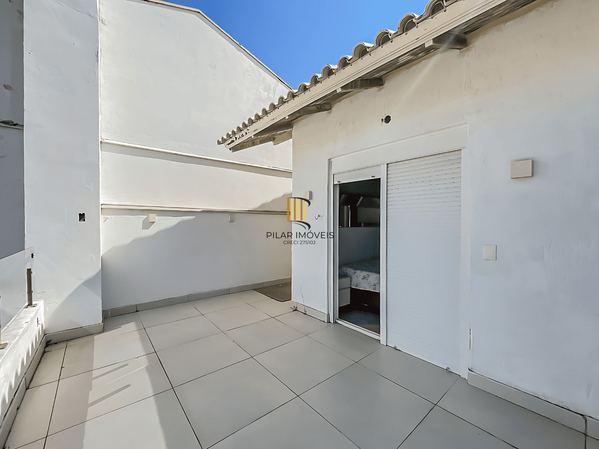 Casa Reformada com Piscina, 370m², 2 Suítes com Closet no Três Figueiras – POA