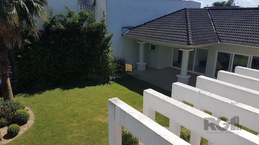 Casa para Comprar  no Condado de Capão com 5 suítes.