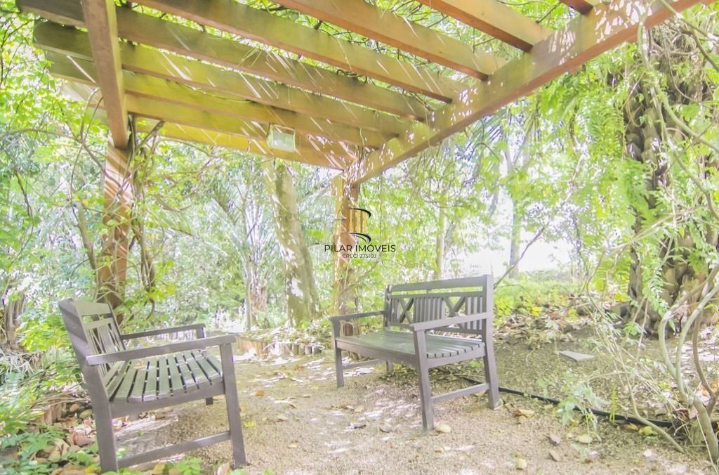 Casa Para Comprar  em condomínio com 5 quartos e 4 vagas no Jardim Botânico