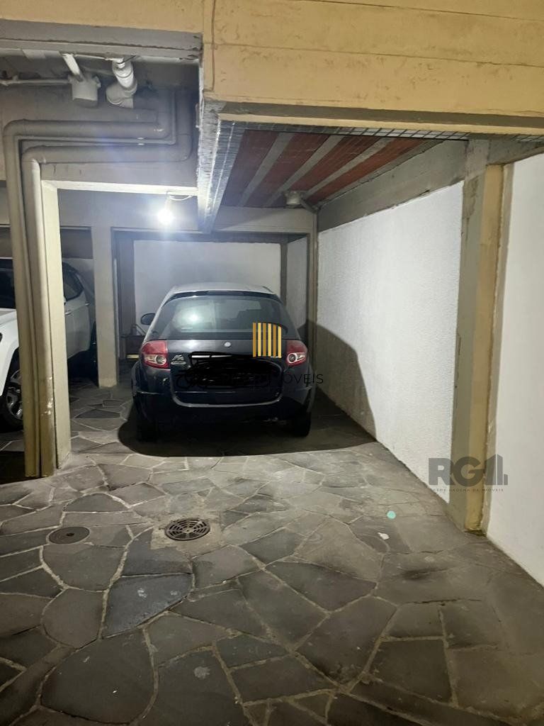 Cobertura para Comprar  com três dormitórios e uma suíte, duas vagas no bairro Petrópolis.