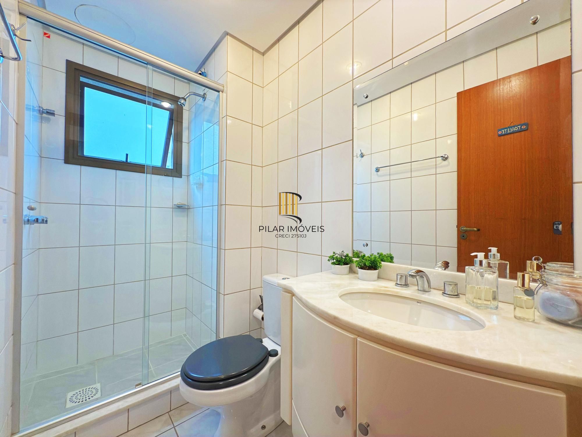 Apartamento 3 Dormitórios com Suíte, Churrasqueira e Excelente Vista Petrópolis