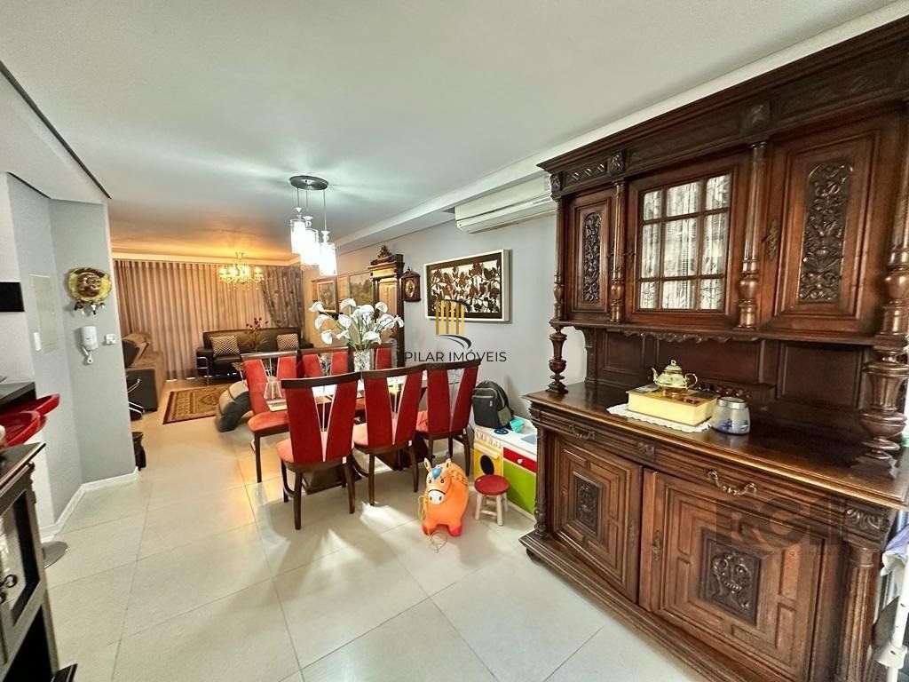 Casa em Condomínio para Comprar no bairro Pedra Redonda com 4 suítes