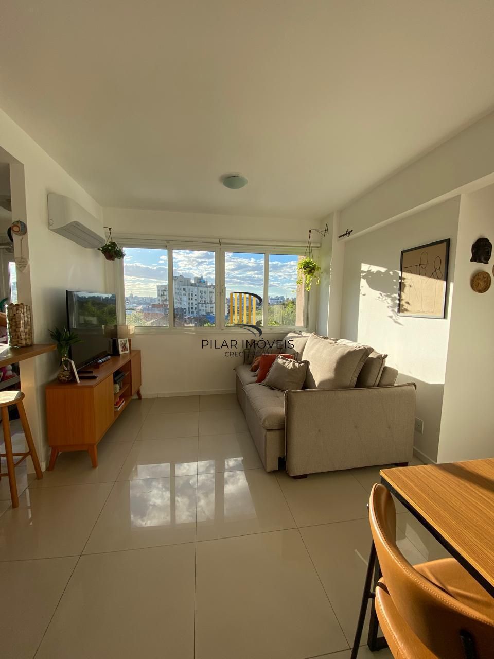 Excelente apartamento de 02 dormitórios com suíte na região central