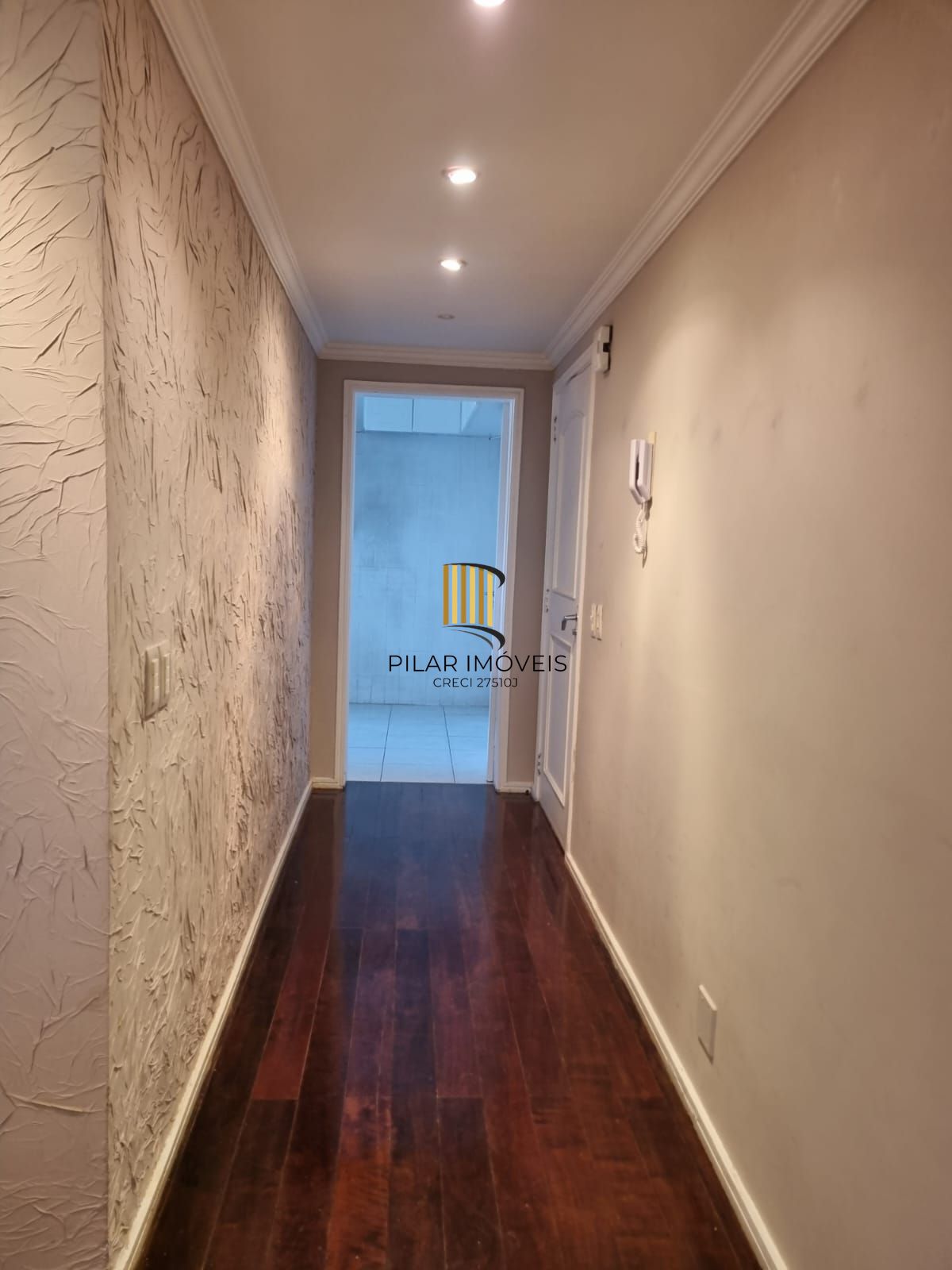 Apto de 3 dormitórios no Mont Serrat com linda vista da cidade e 1 vaga de garagem