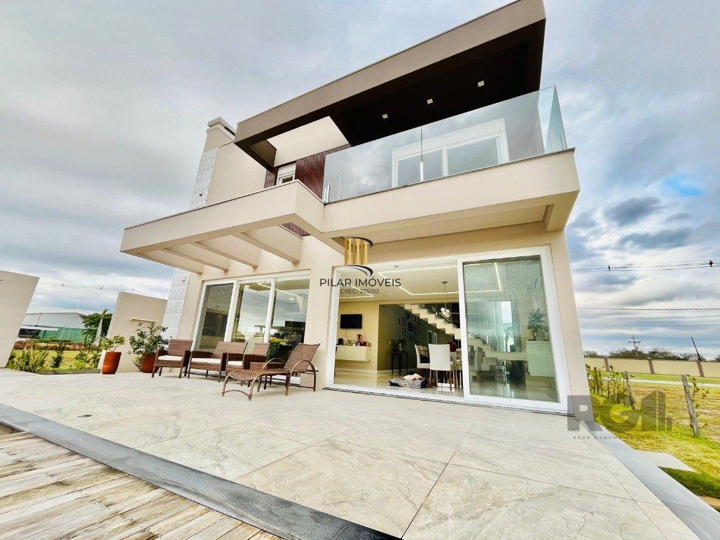 Casa para Comprar com 3 Suítes em Lote Molhado no Península Ponta da Figueira