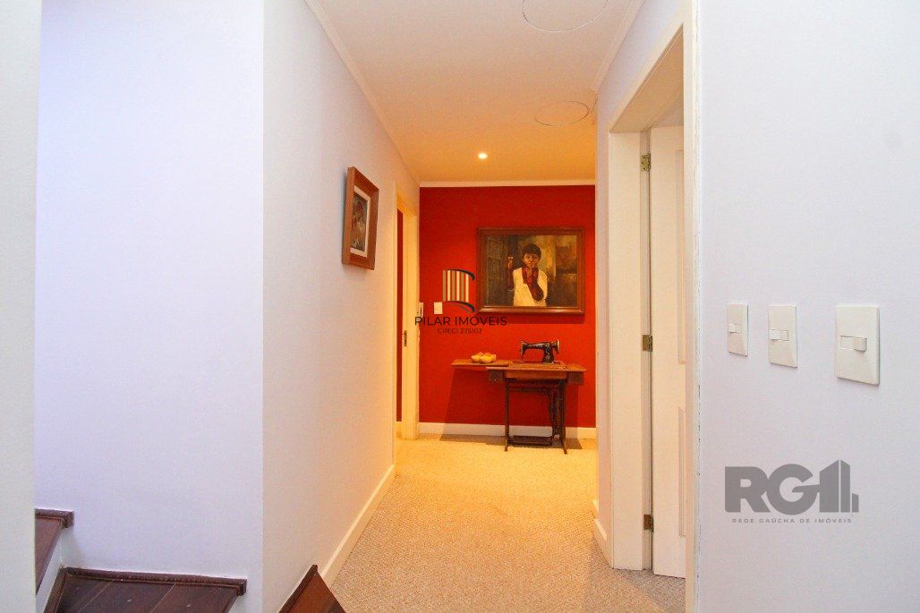 Casa em Condomínio para comprar  no bairro Tristeza com 3 dormitórios