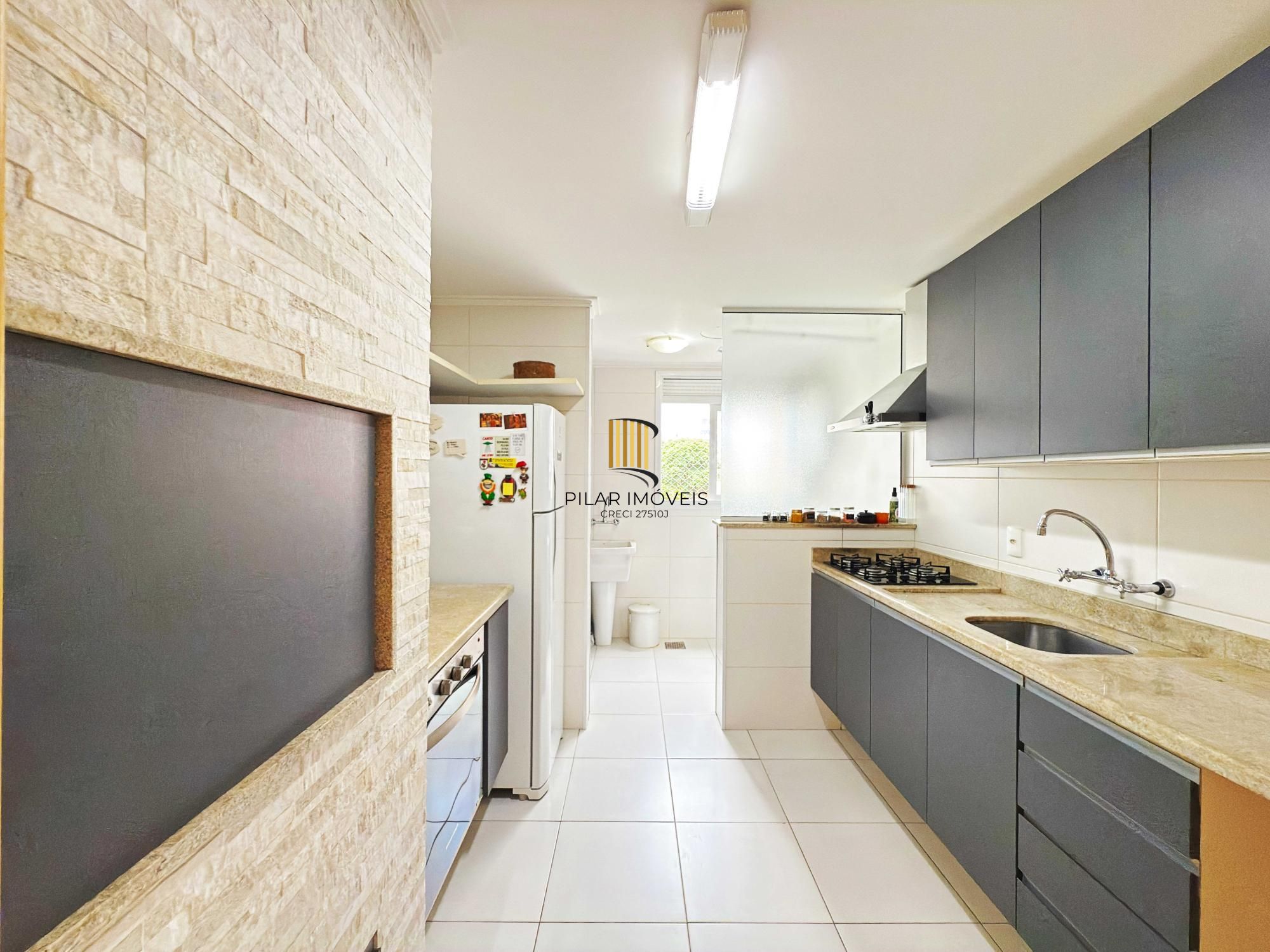 Apartamento a venda semi-mobiliado com dois dormitórios no bairro São João/PoA