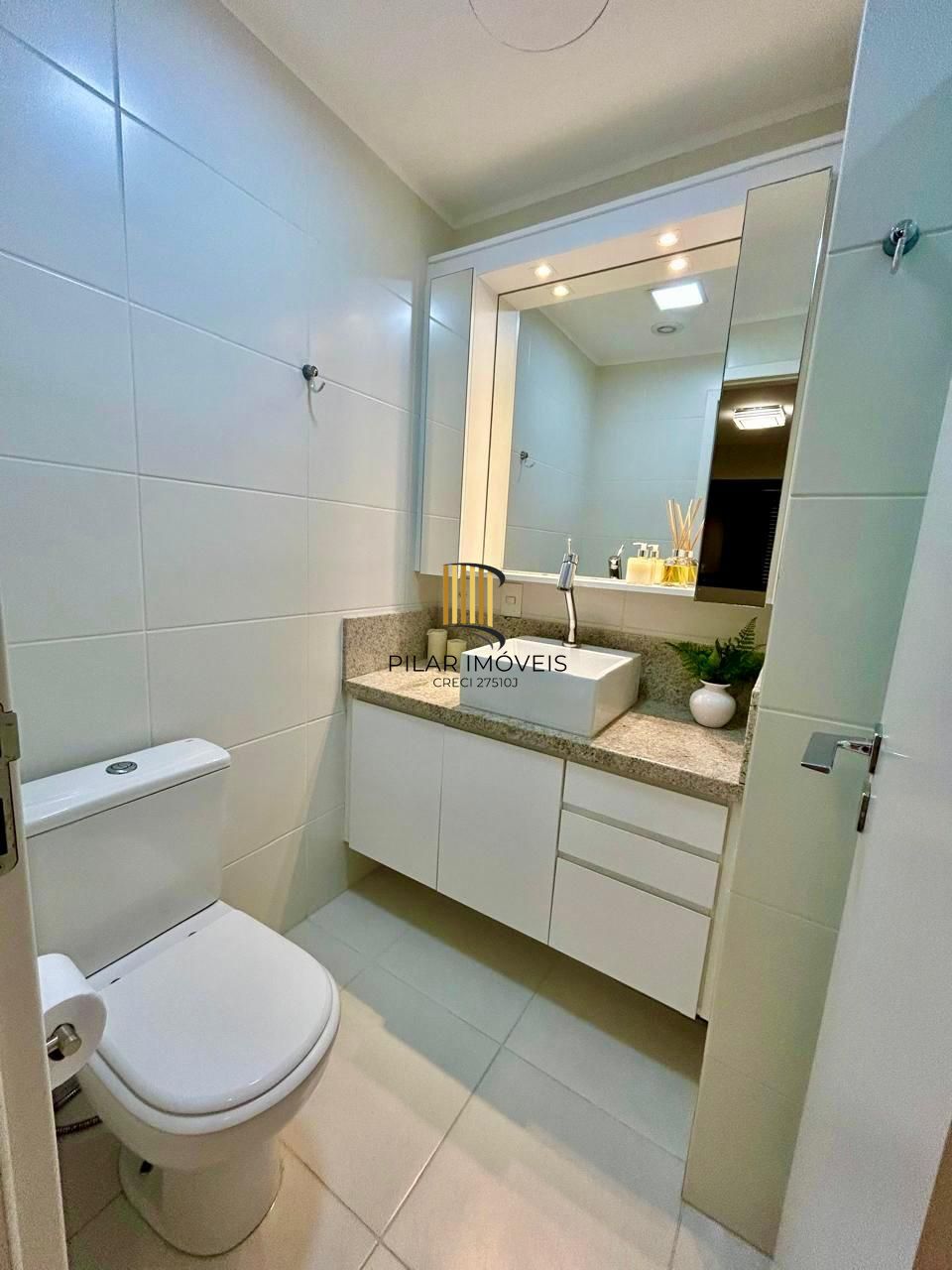 Excelente apartamento mobiliado no bairro Tristeza com 3d para comprar
