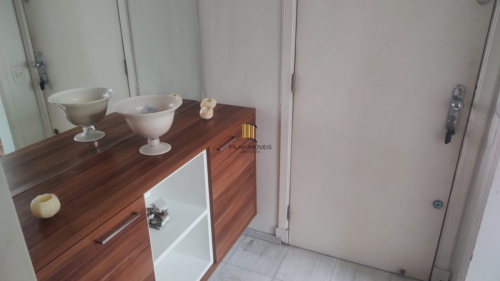 AP, 3 dormitórios, 1 suíte, 3 banheiros, box coberto, frente colégio Militar