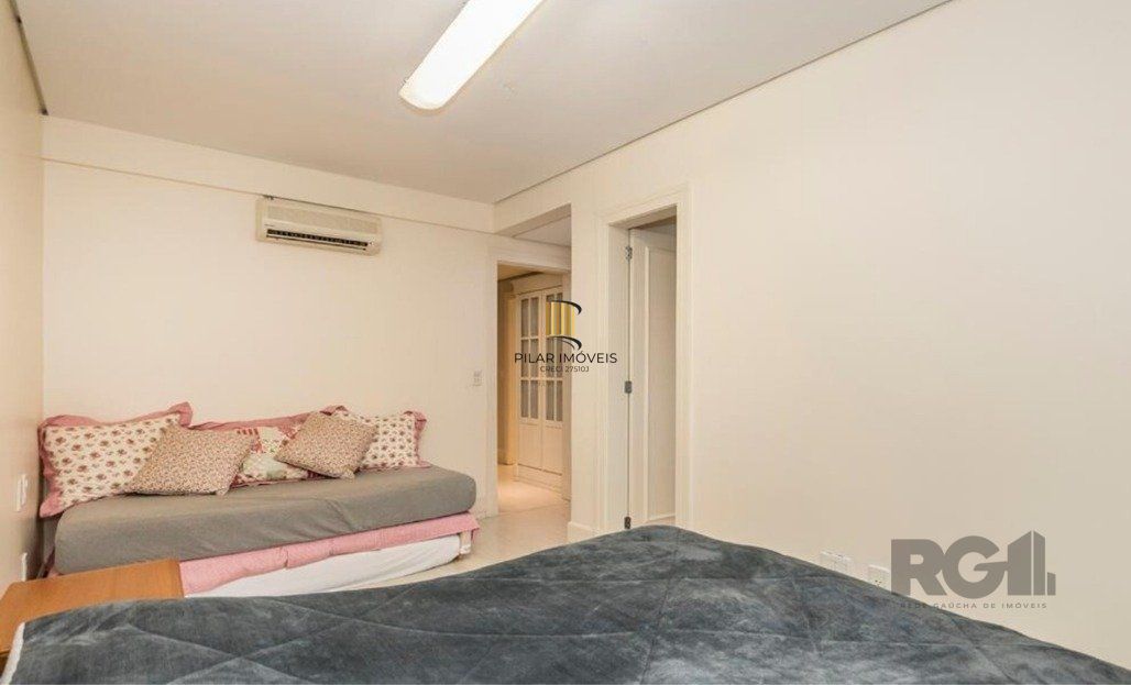 Casa em condomínio à venda no Bairro Três Figueiras.