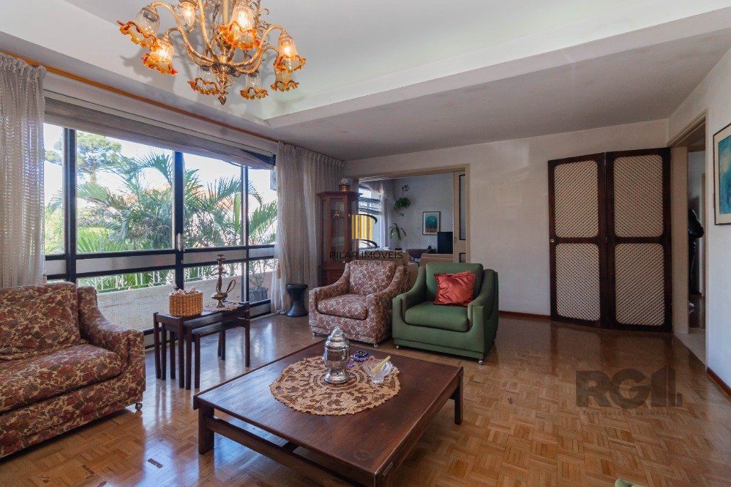 Apartamento para Comprar com 3 dormitórios com suíte e 195m² com até 4 vagas