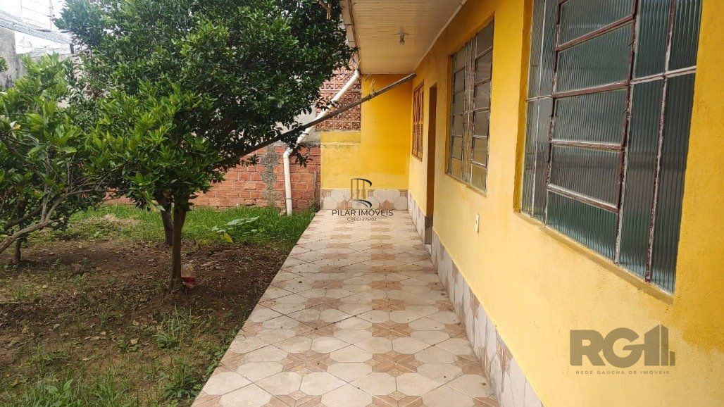 Vende casa com 84m² ,  2 dormitórios, terreno com 300m²